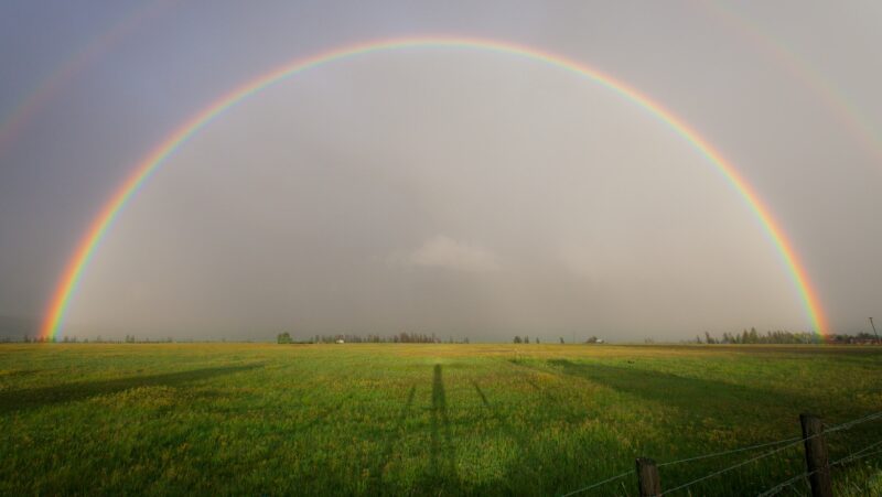 is it lucky to see the end of a rainbow